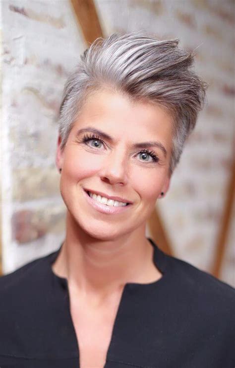 Nevertheless, there are very cute examples looking for the right shampoo for gray hair? Short Pixie Haircuts for Gray Hair - 18+