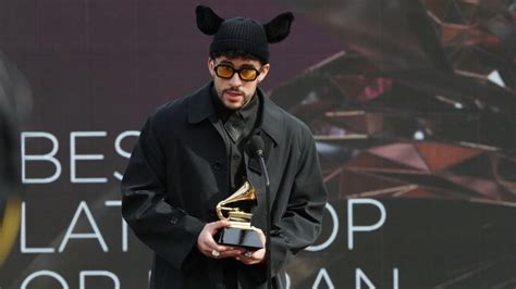 Sin Género Bad Bunny Impuso Una Nueva Moda En Los Grammys 2021 Mui