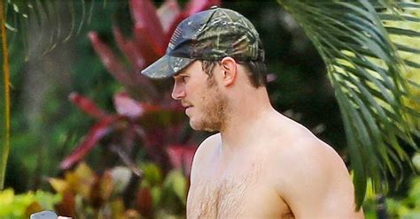 Chris Pratt Shirtless In Hawaii Pictures June Popsugar Celebrity