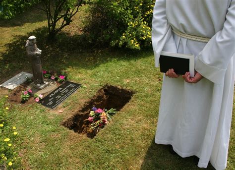 Interment Of Ashes Guide 2018 Everything You Need To Know