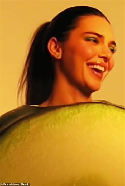 Kendall Jenner Pokes Fun At That Viral Moment When She Couldnt Cut A Cucumber By Dressing Up As