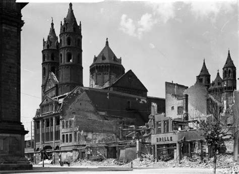 Seitdem überragt er die dächer von worms als zeichen des glaubens, aber auch der menschlichen kunstfertigkeit. Kind sein nach dem Krieg > Stadt Worms