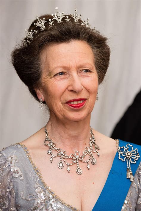 Prinzessin anne ist die einzige tochter der queen, steht aktuell auf platz 14 der britischen thronfolge und zählt zu den fleißigsten mitgliedern der königsfamilie. Prinzessin Anne - ihr Leben, News + Bilder der fleißigen ...