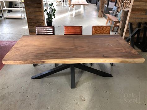 He is the son of an actress. Suar Boomstamtafel - Oak & Steel