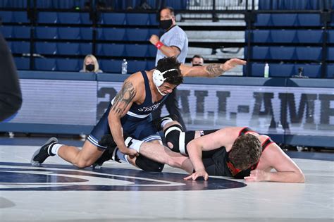Penn State Wins 7 Of 9 1st Round Bouts To Take Slim Lead Over Iowa At