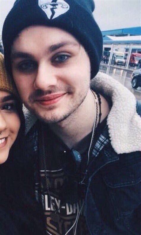Is He Wearing Eyeliner If He Is He Looks Effing Good Mikey Clifford