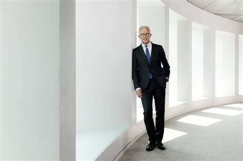 Die zulage für mitarbeiter soll aber bleiben. Karl von Rohr, Vorstand Deutsche Bank AG - Mario Andreya ...