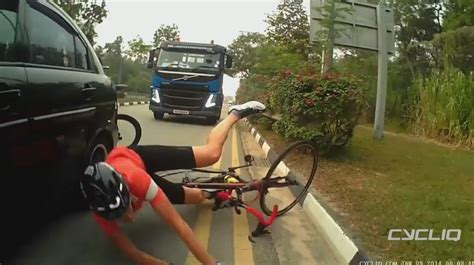 Video Driver Intentionally Slams On Brakes Causing Two Cyclists To Hit Back Of Car The Bike