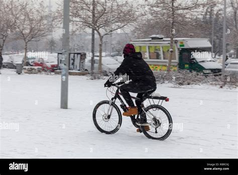 Bicycling Season Hi Res Stock Photography And Images Alamy