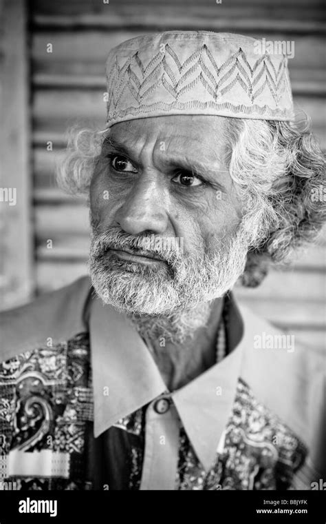Lumen Dei Kashmir India Portrait Of Mature Indian Man Stock Photo