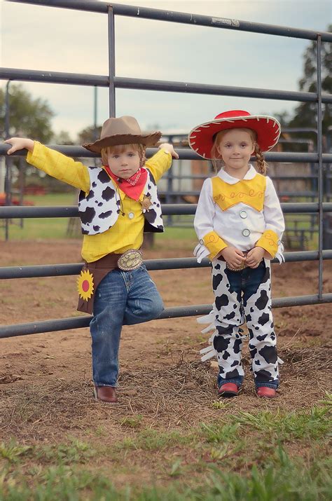 Diy guides for cosplay & halloween. Jessie & Woody (courtesy of www.firewifephotography.com) | Toddler halloween costumes, Toy story ...