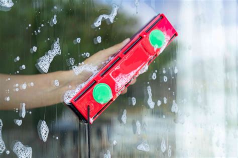 5 Ways To Clean Outside Windows Before Winter