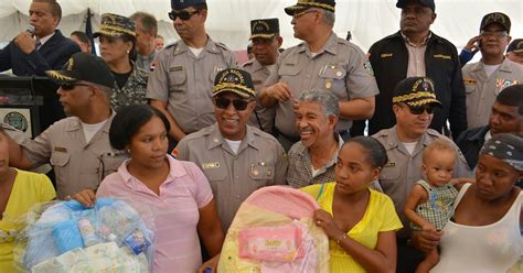 Jefe De La PolicÍa Y Gobernador De La Provincia Santo Domingo Encabezan Encuentro Comunitario En