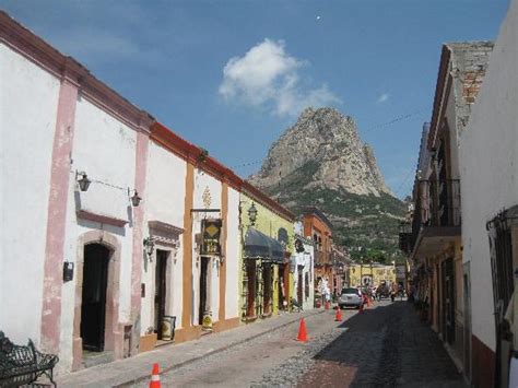 Bernal ha sido reconocido como pueblo mágico y es un verdadero refugio de tranquilidad, ideal para descansar, alejarse del bullicio y recargarse de energía. Bernal Queretaro - Foto van Queretaro City - Tripadvisor