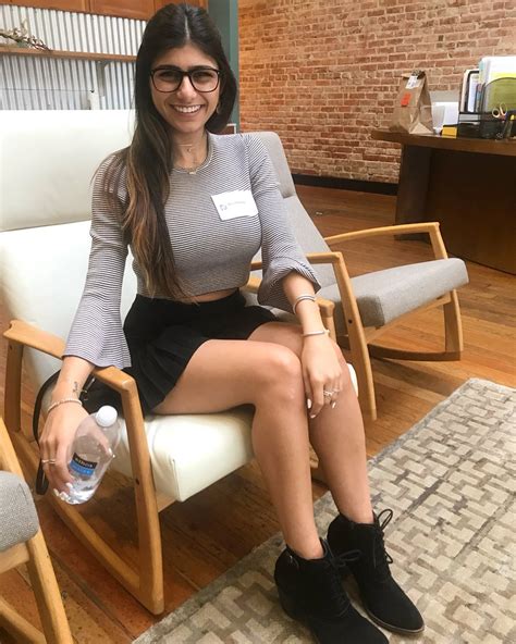 She began acting in pornography in october 2014, becoming the most viewed performer on pornhub in two months. 8 Reasons Why Everyone Loves Mia Khalifa