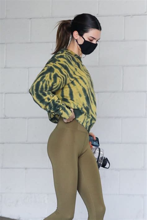 Kendall Jenner Showed Off Significant Cameltoe In Tight Leggings 24 Photos The Fappening