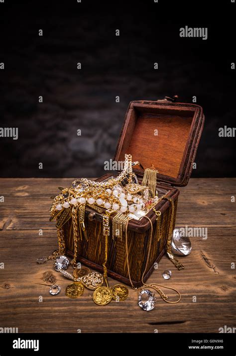 Treasure Chest Jewels Hi Res Stock Photography And Images Alamy