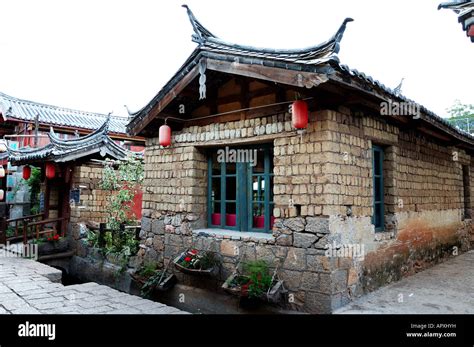 Eine Traditionelle Schlamm Backstein Haus In Lijiang Yunnan China