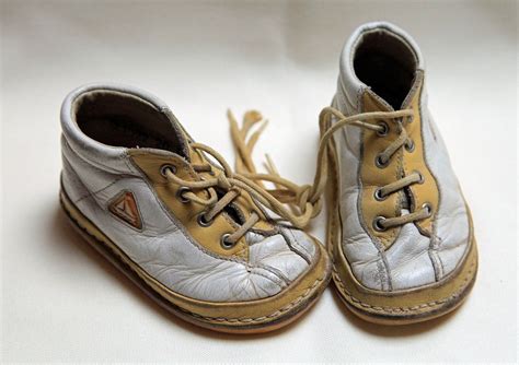 Respirátor třídy ffp2 určený k ochraně jeho uživatele filtrací vdechovaného vzduchu a ke snížení rizika infekce mezi osobami. childrens-shoes-687959_1280 | České respirátory