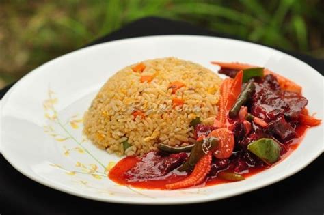 Makan dengan nasi putih panas dengan sambal goreng sedikit, sedap tiada kata. Resepi Nasi Goreng Daging Merah Ala Thai in 2021 | Beef ...