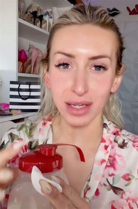 Beauty Blogger Puts Friends Breast Milk On Her Face As Wrinkle