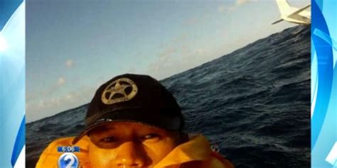 Hawaii Plane Crash Survivor Takes Epic Selfie With Sinking Fuselage