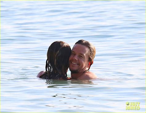 Mark Wahlberg And Wife Rhea Durham Show Some Pda On Their Tropical Vacation Photo 3791251