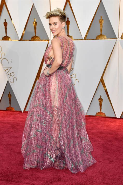 Oscars 2017 Scarlett Johansson Serves Up The Unexpected
