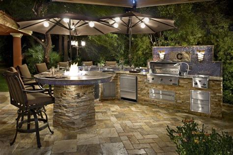 Luxury Outdoor Kitchens
