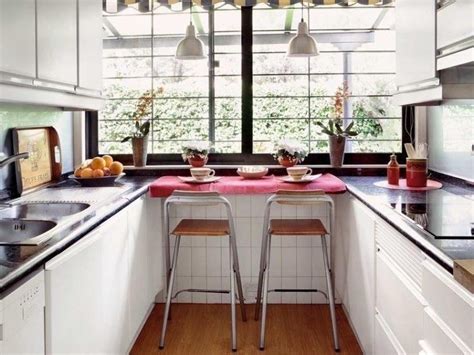 Lo primero es que nuestra cocina puede ser del color que más nos guste, podemos combinar diferentes colores y materiales. No tienes que tener una cocina grande para poner una barra ...