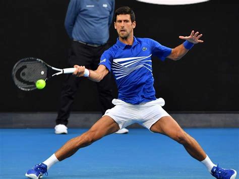 Odmah je uzeo servis thiemu i sigurnim servisom je došao do vodstva od 4:1 u prvom setu. Australian Open: Novak Djokovic Begins Seventh Australian ...