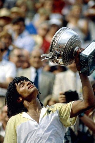 Pour les autres, il est celui qui a fait chavirer la france il y a tout juste 30 ans. Ces français qui ont fait la légende de Roland Garros