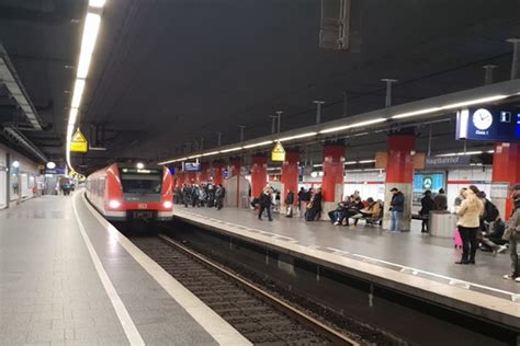 We did not find results for: Streit wegen Maskenpflicht eskaliert 25-Jähriger legt sich bei Flucht ins S-Bahngleis