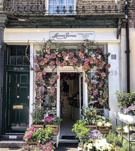 Beautiful Flower Shop in London | Flower shop interiors, Flower shop
