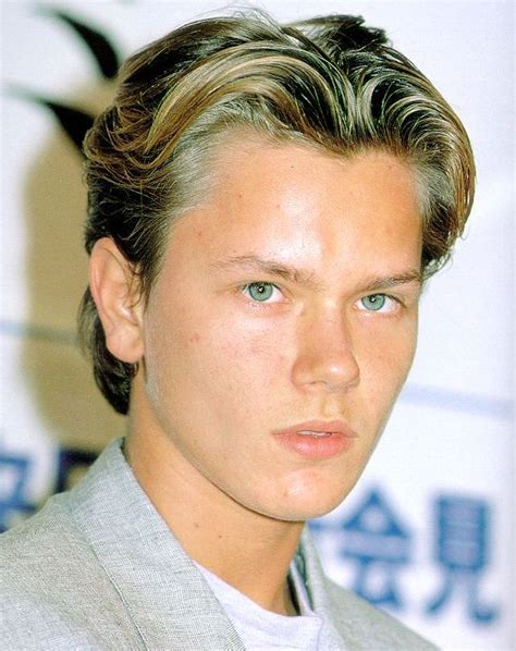 Directed by joe dante, the film was much loved by the audience and received a cult status. River Phoenix - Doblaje Wiki