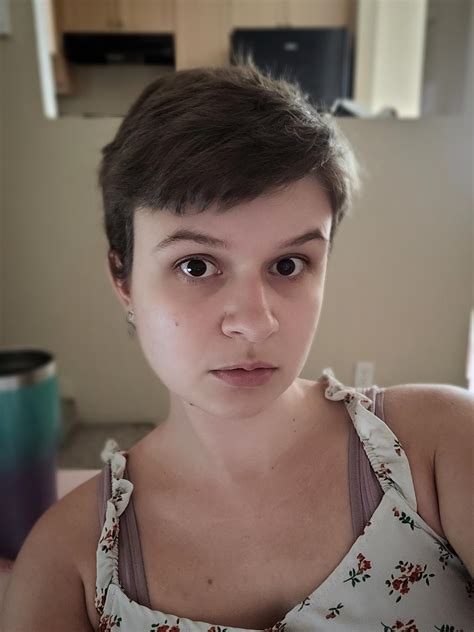 Fellow Short Haired Girls Do You Ever Have A Hard Time Feeling Feminine R Shorthairedhotties