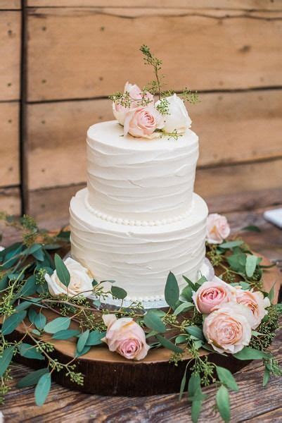 Floral wedding cakes fall wedding cakes wedding cakes with cupcakes elegant wedding cakes beautiful wedding cakes wedding cake chocolate cake with raspberry filling yum! Pièce montée 2017 - Elegant wedding cake idea - two-tier ...