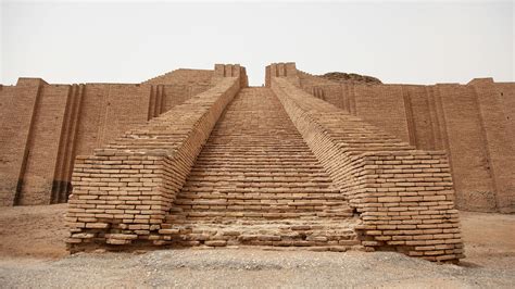 It became the capital of sumerian kings of the 1st dynasty of ur (25th century bce). Templo restaurado de la ciudad de Ur, en Irak