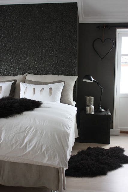 The glitter wall paint is an excellent way to give a children's room a shine and a slightly playful touch. Black glitter wall. Is happening. | Glitter paint for walls, Glitter wall, Glitter bedroom