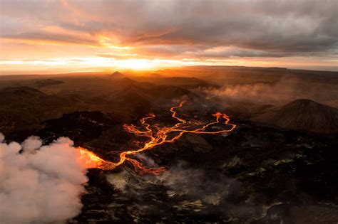 Stunning Photography From An Erupting Volcano In Iceland Photography Blog