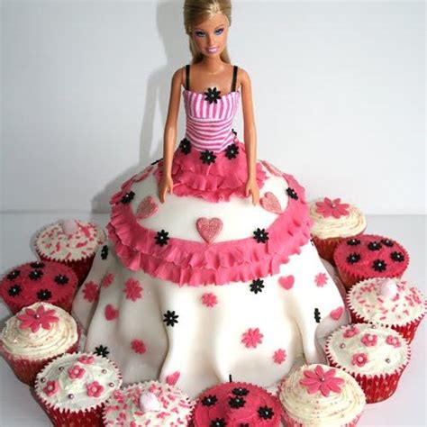 I was given the colours (pink and purple) and free reign. C'est La Vie Design: Barbie Themed Birthday Party ...