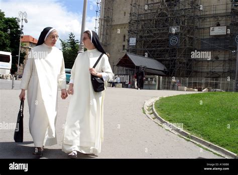 Pair Of Nuns Hi Res Stock Photography And Images Alamy