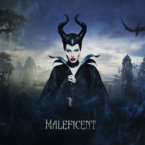 Maleficent movie in hindi is a powerful fairy living a magical forest realm, in the moors bordering a kingdom that is human. マレフィセント | iPad/タブレット壁紙ギャラリー