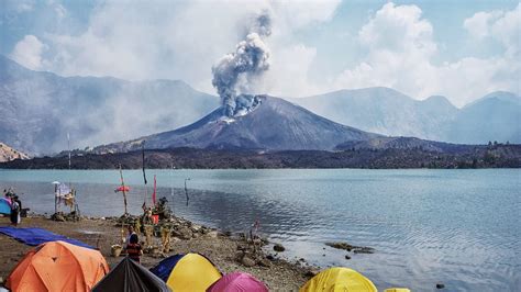 Eruption Strands Passengers In Bali Video