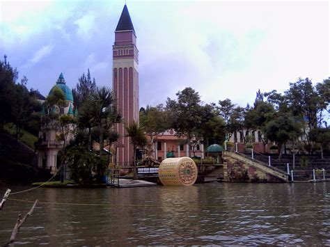 Little venice kota bunga merupakan salah satu tempat wisata favorit yang berada di kota bunga, cianjur. Kota Bunga The Little Venice Cipanas ~ SOMETIMES, QUITE IS ...