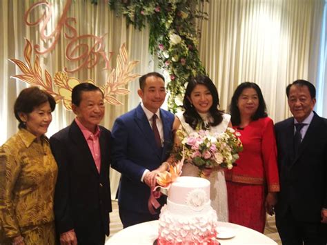 Kuala lumpur, march 29 — federal minister yeo bee yin shared a sentimental note on her facebook page on how she met her husband, lee yeow seng, who is ioi properties group bhd chief executive officer, after her wedding today. Minister Yeo marries IOI group founder's youngest son Yeow ...