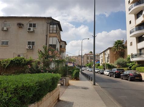 המכרזים אינם מיועדים לזכאים (רוכשי דירות), והללו אינם משתתפים במכרזים. מחיר למשתכן: 2,133 יחידות דיור יוגרלו בראשון לציון - השקמה ...