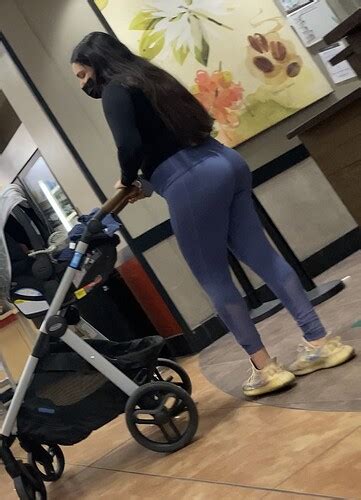 nutt buster latina in tight leggings🤤 closeup booty and pussy spandex leggings and yoga pants