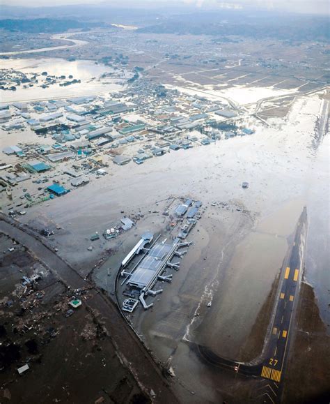 100 people lost their lives to the tsunami, including seawall construction workers and beachgoers. Tsunami feared hits Japan | METALOCUS