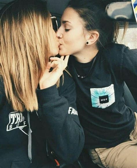 al que no le guste que mire hacia otro lado 🌈 parejas lesbianas lesbianas besándose chicas
